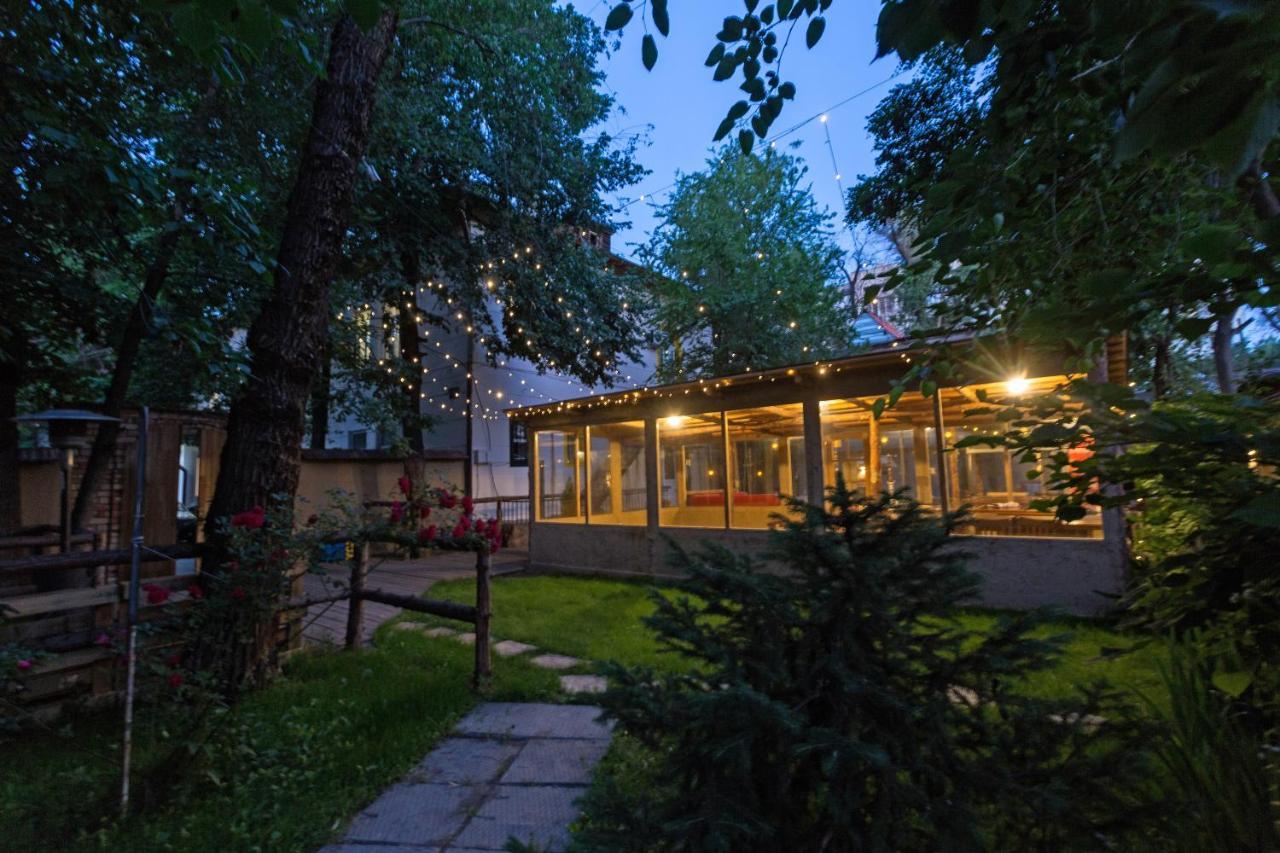 Koisha Albergue Bishkek Exterior foto