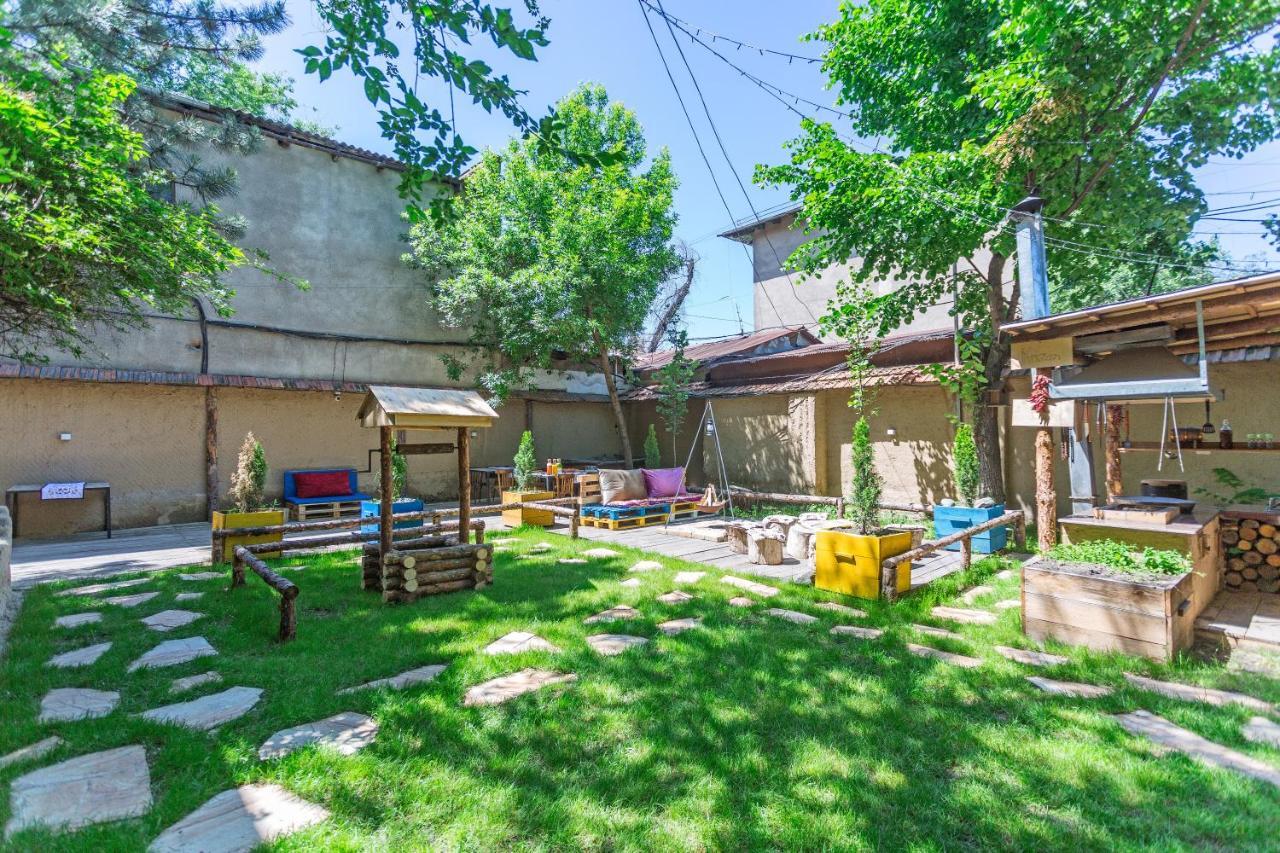 Koisha Albergue Bishkek Exterior foto